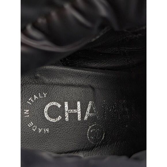 Chanel interlocking CC puffer ankle boots 38.5 - Picture 9 of 10